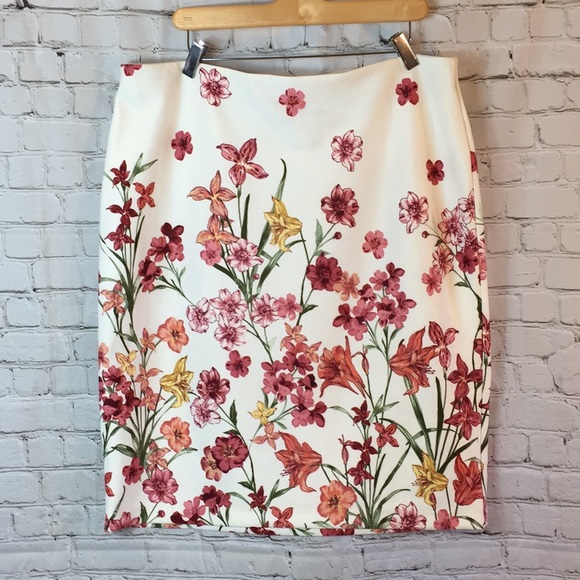 Roz & Ali Dresses & Skirts - Floral Skirt | Size 1X | *Beautiful*